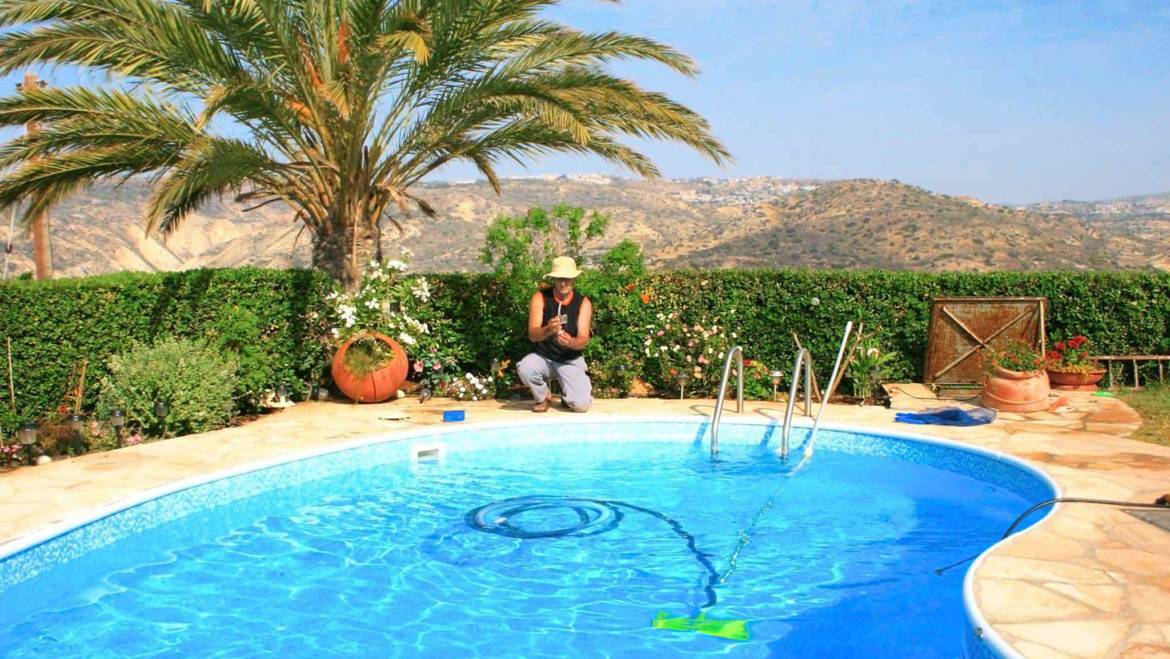 How to install a suction pool cleaner